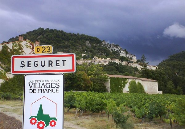 21-8-7 - Vaqueyras, Gigondas et Séguret