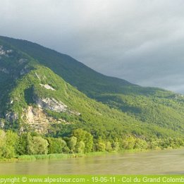 colombier021 Kolor stitching | 2 pictures | Size: 7223 x 2573 | FOV: 57.08 x 21.90 ~ 9.01 | RMS: 2.92 | Lens: Standard | Projection: Planar | Color: HDR |