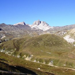 P9090021 Le Mont thabor, en cherchant bien on voit le refuge