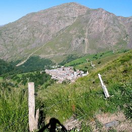 emparis%25202008%2520007 Vue sur le joli village de Besse