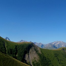 emparis%25202008%2520016 Le massif de L'oisans au loin derrière