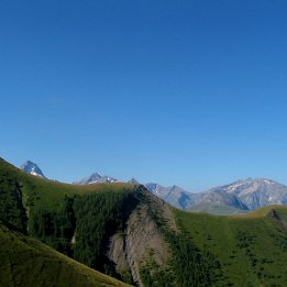 emparis%25202008%2520016 Le massif de L'oisans au loin derrière