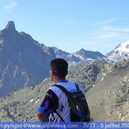 3vtt09044 2 images, Taille: 6563 x 2053, FOV: 63.11 x 19.75, RMS: 2.04, Lentille: Standard, Projection: Sphérique, Couleur: LDR