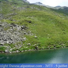 3vtt09045 3 images, Taille: 8239 x 2243, FOV: 150.83 x 41.08, RMS: 2.77, Lentille: Standard, Projection: Sphérique, Couleur: LDR